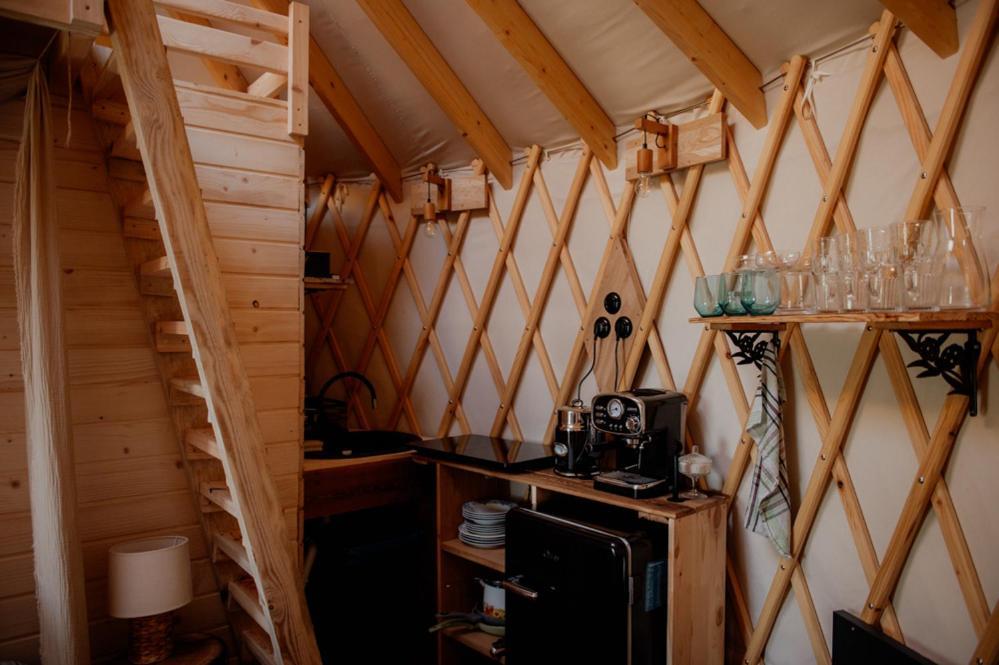Jurty Z Widokiem, Prywatna Balia- Dzikolas Glamping Krasnobrod Exterior photo
